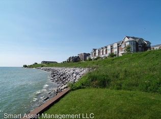 3930 S Lake Dr, Saint Francis, WI