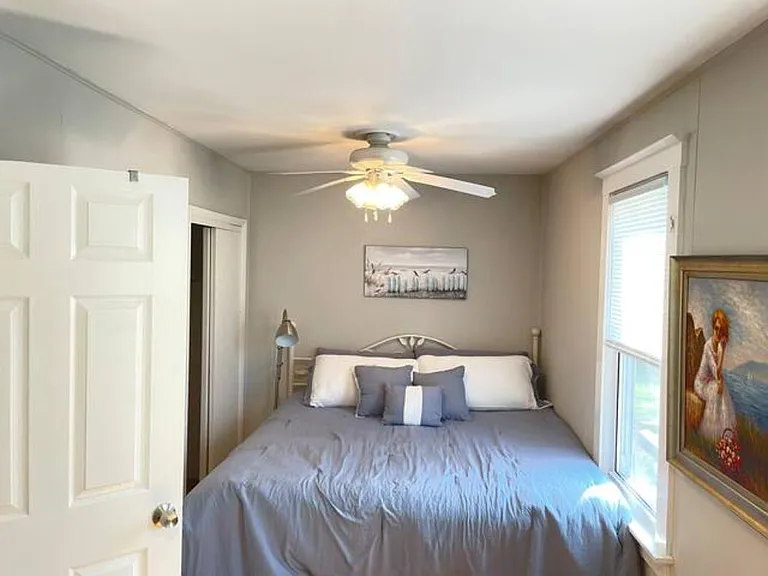 4862 Michigan Ave — Photo 11