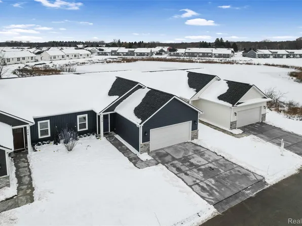 2315 Gilder Dr, Howell, MI 48843