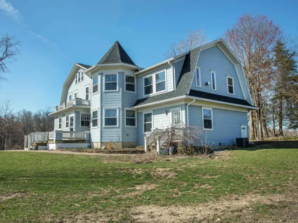 1789 235th St, Waverly, IA 50677