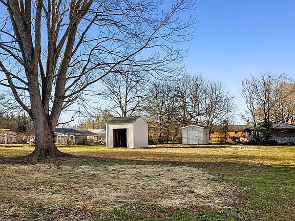Back Yard (Fences on all 3 sides