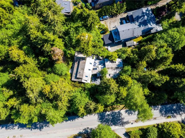 1180 Lynn Rd, Tofino, BC V0R 2Z0