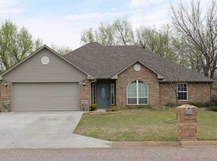 1021 N 3rd Ave, Stroud, OK 74079