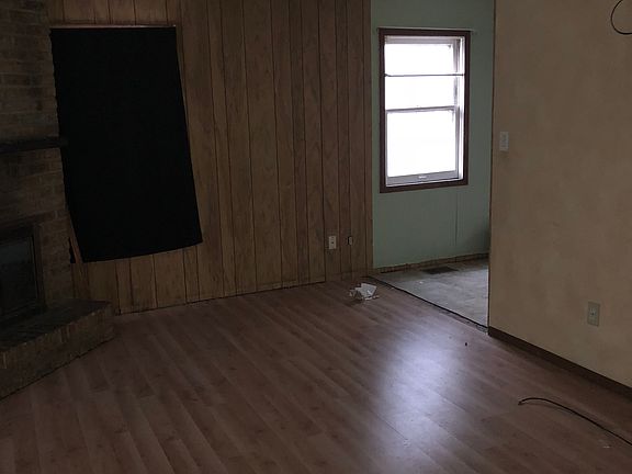 Frontroom to kitchen