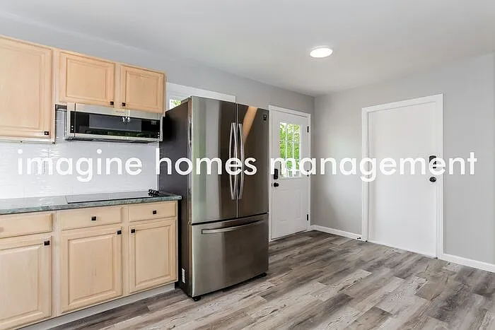 3 bed, 1.0 bath, 1200 sqft, $1,995 — Photo 4
