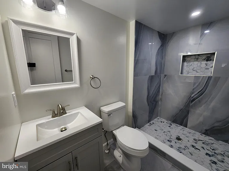 523 Wellesley St — Photo 13