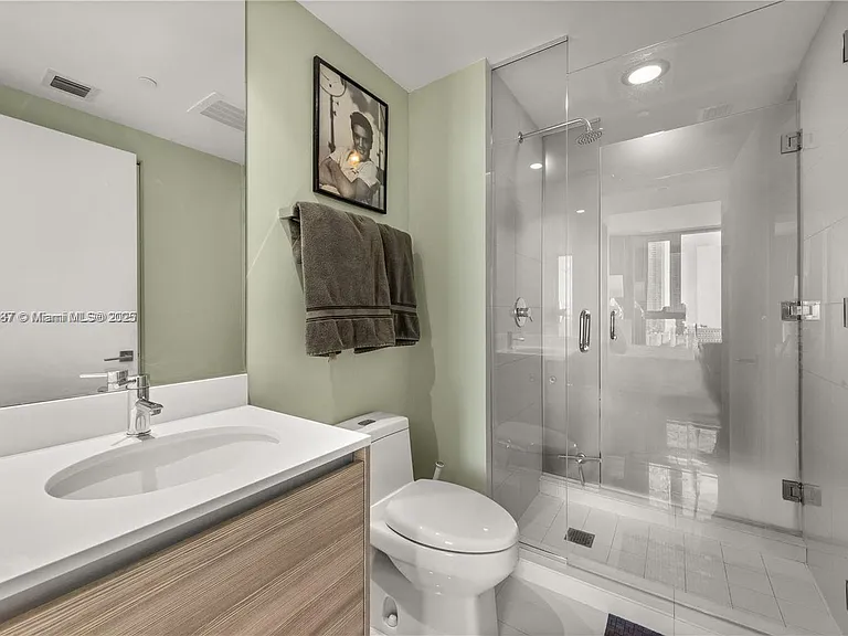 121 NE 34th St #1705 — Photo 11