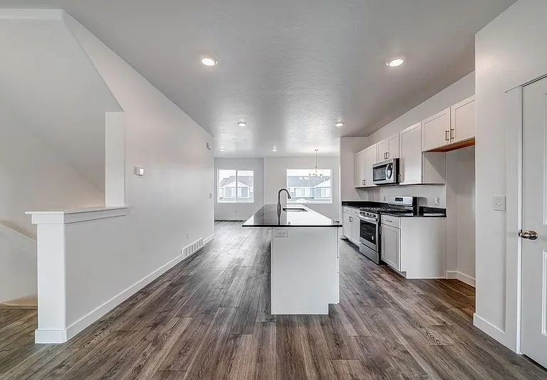 1132 W 310 S — Photo 2