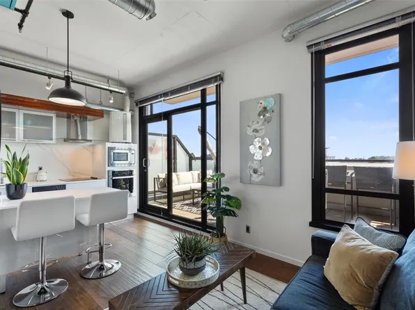 1029 View St #704, Victoria, BC V8V 0C9