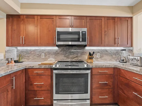 752 Vista Lago Dr N, Palm Desert, CA 92211