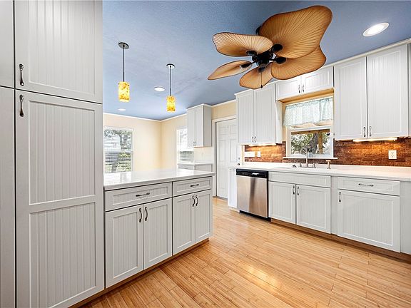 5th image of 9443 Up River Rd