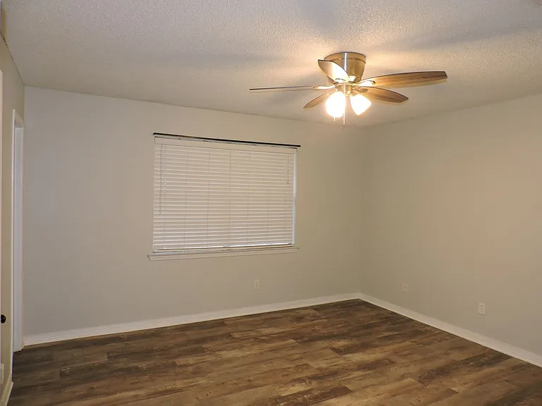 7834 Charter Oaks Dr — Photo 10