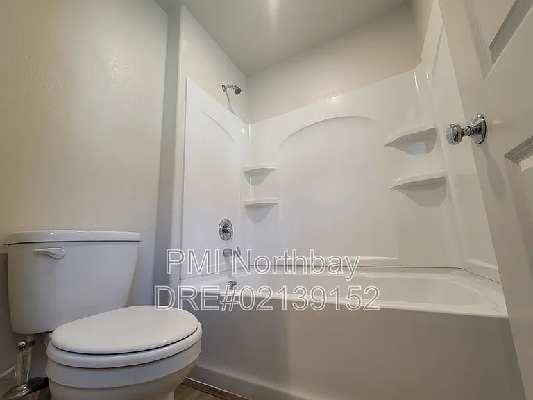 109 Clownfish St — Photo 12