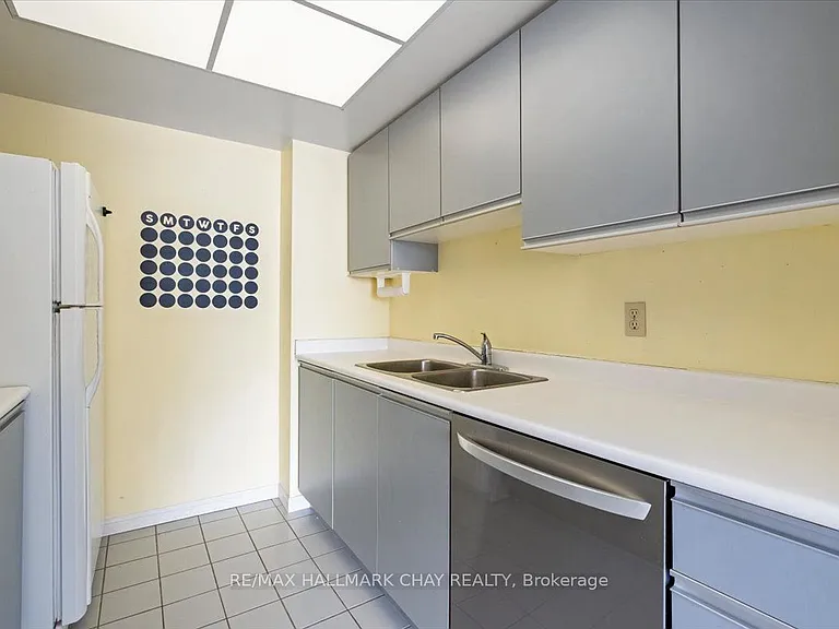 65 Ellen St #607 — Photo 11
