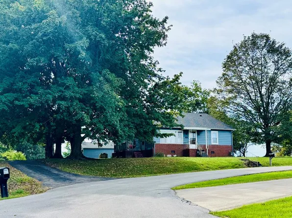 231 W 2nd St, Slaughters, KY 42456