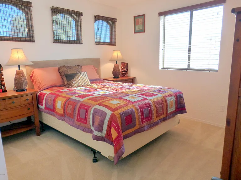 1042 N Moccasin Trl — Photo 9