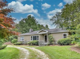 2230 Harden Cir, Hendersonville, NC 28739
