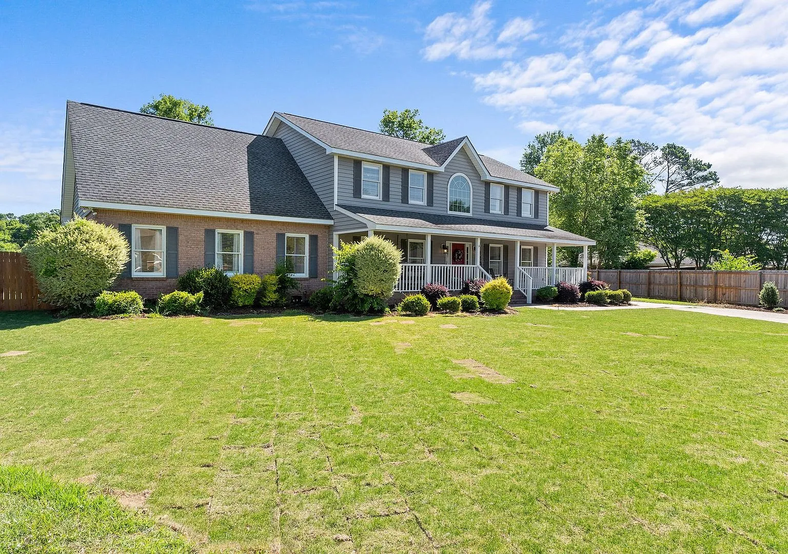 Spacious 5 Bed 4.5 Bath Available July 2026 — Photo 1