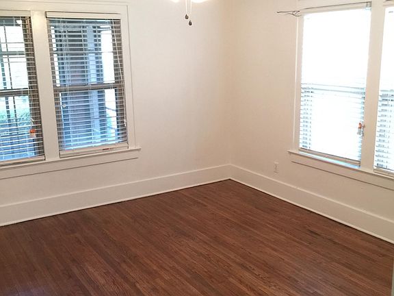 5th image of 812 S Knoxville Ave