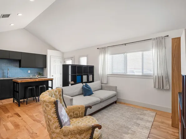 1307 E 52nd St APT 4, Austin, TX 78723