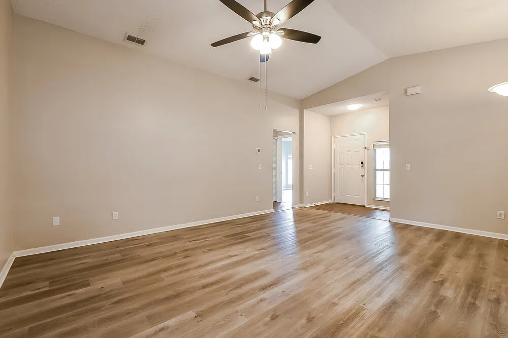 3 bed, 2.0 bath, 1568 sqft, $2,195 — Photo 4