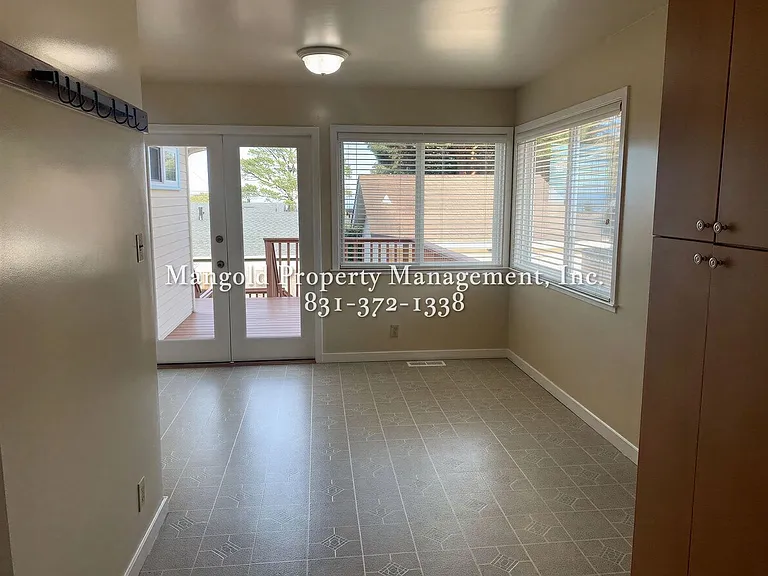 844 Newton St — Photo 9