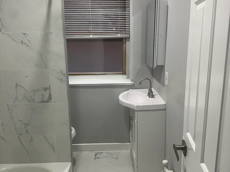 215-18 W Walnut Ln #C401 — Photo 29