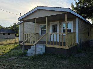 916 W Avenue B, Rosebud, TX 76570