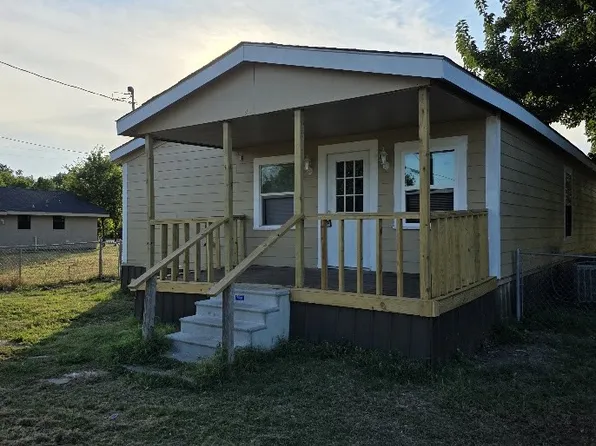 916 W Avenue B, Rosebud, TX 76570
