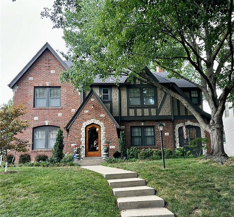 1st image of 642 Romany Rd