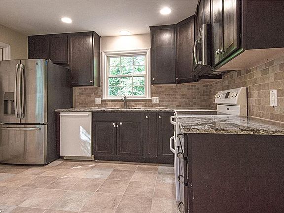 5th image of 2711 Winslow Ln