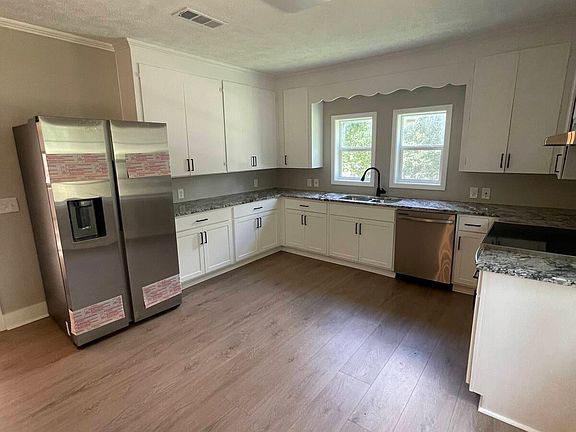 5th image of 1685 Hodges St