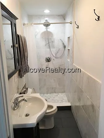 3 bed, 1.0 bath, $4,500 — Photo 4