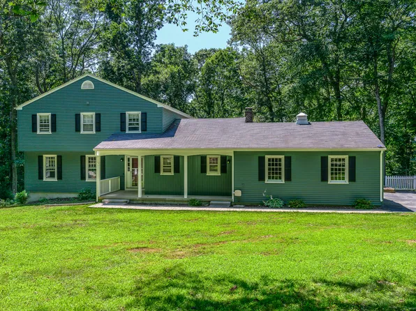 14 Maid Marion Drive, Ledyard, CT 06335