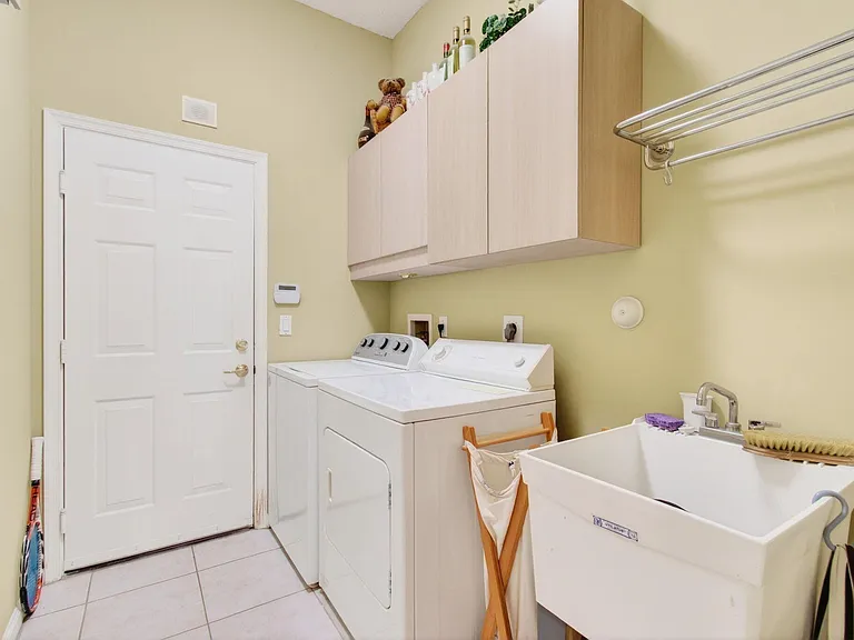 6862 Swansea Ln — Photo 35