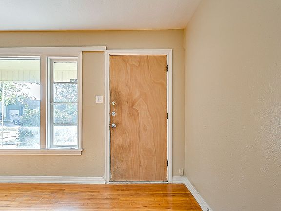 2nd image of 3928 Winfield Ave
