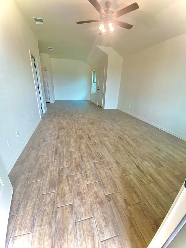 3 bed, 2.0 bath, 1350 sqft, $1,475 — Photo 2