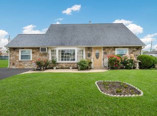 126 Heartwood Rd, Levittown, PA 19056