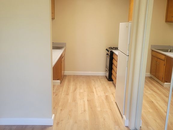 4th image of 1938 Montecito Ave #4