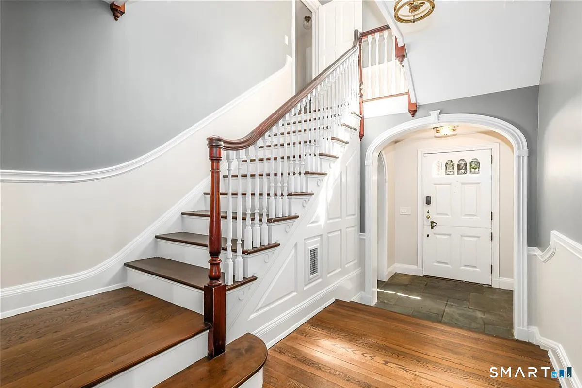 5 bed, 4.0 bath, 3423 sqft, $8,995 — Photo 3