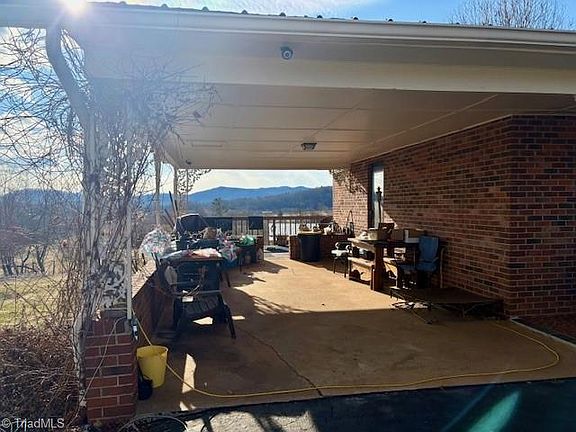 3rd image of 927 Shingle Gap Rd