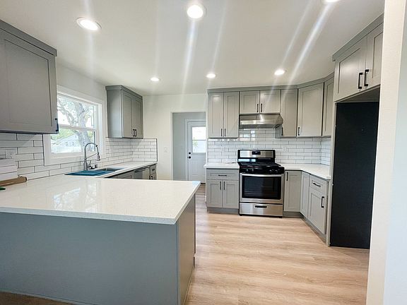 2nd image of 11821 Clover Ln