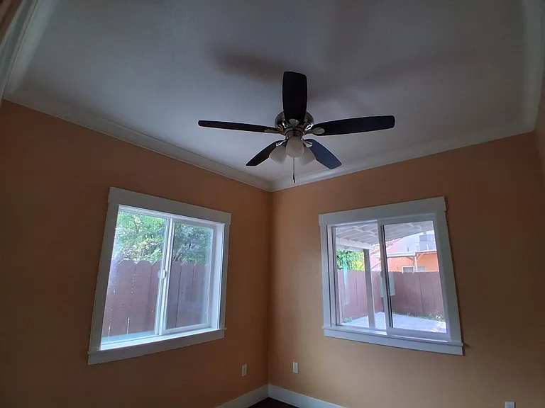 2112 Eicher Ave — Photo 11