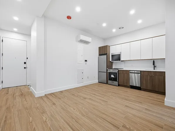 379 Hawthorne St, Brooklyn, NY