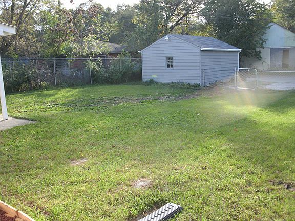 Yard & Garage View
