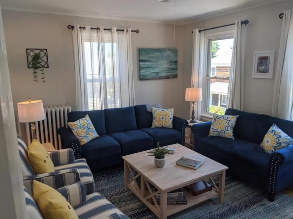 41 Webster St, Newport, RI 02840