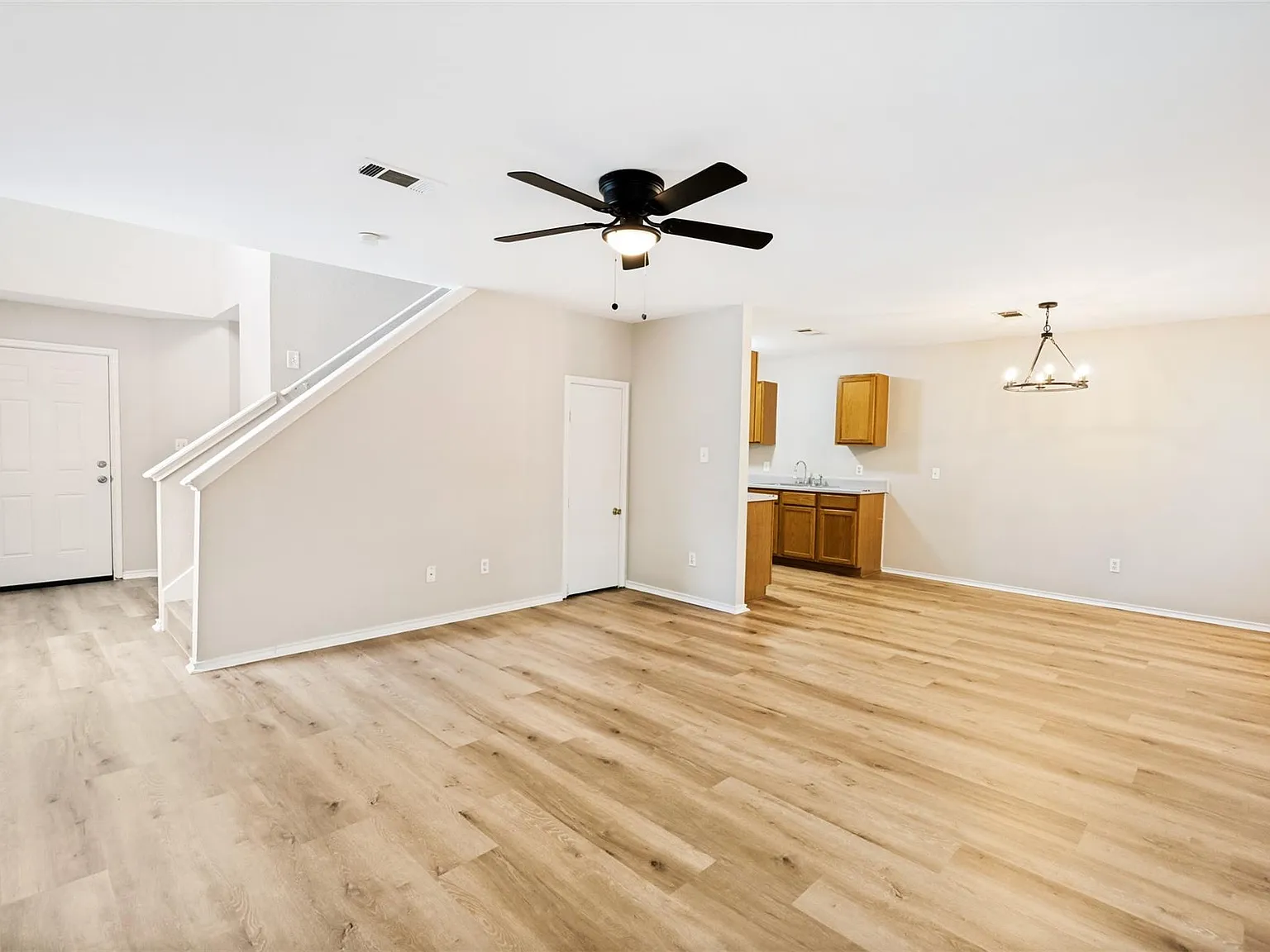 6 bed, 4.5 bath, 3144 sqft, $1,700 — Photo 4