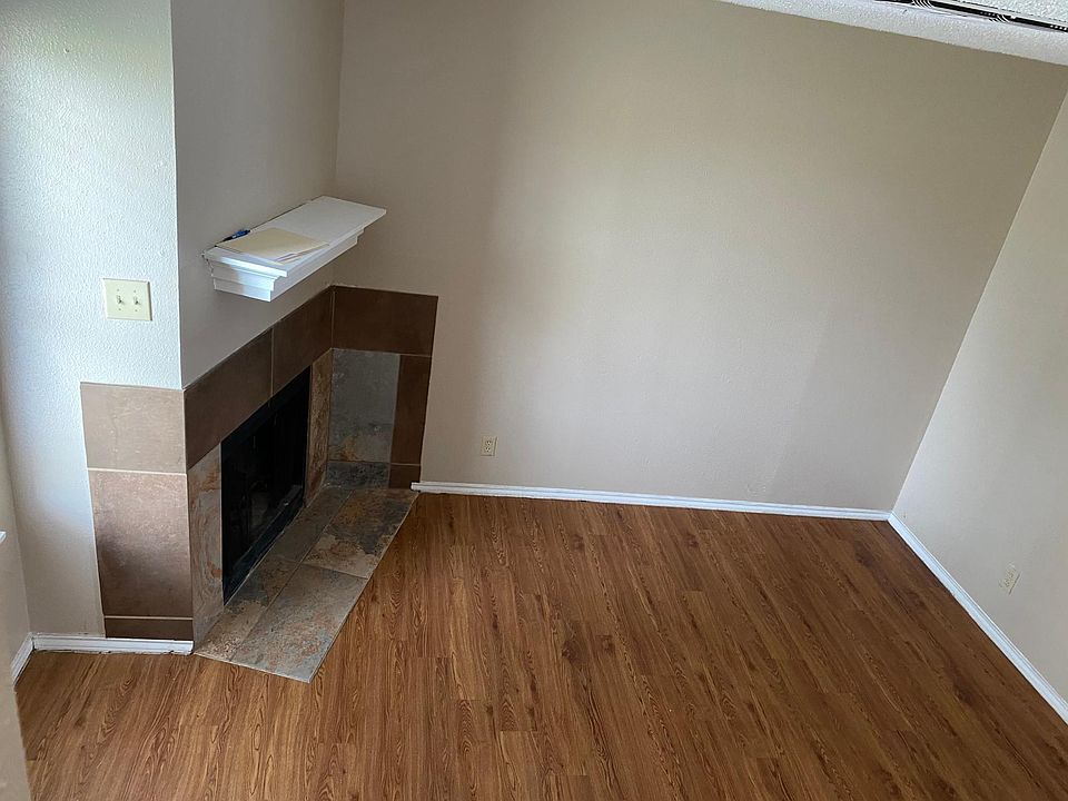 Fireplace/living room