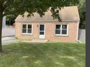 242 Highland Rd, Willowbrook, IL 60527