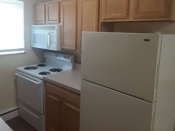 3rd image of 463-467 Pedretti Ave #463-12